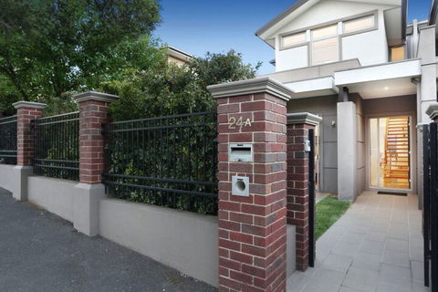 Kew Luxurious Townhouse - Holiday Byron Bay 2
