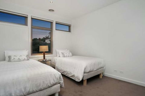 Kew Luxurious Townhouse - Holiday Byron Bay 3