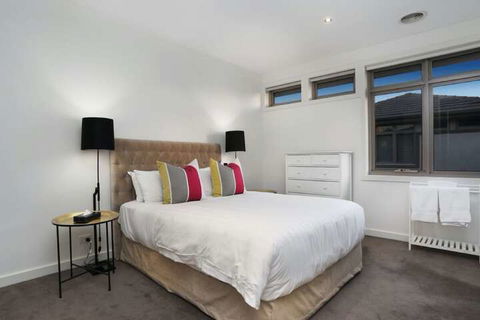 Kew Luxurious Townhouse - Holiday Byron Bay 5