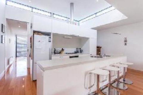 Anglesea Surf Beach Apartments - Holiday Byron Bay 4