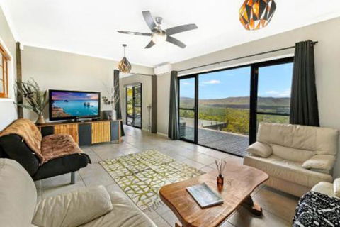 Eagles Loft - Holiday Byron Bay 0