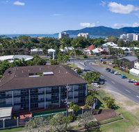 Cairns Holiday Lodge - Holiday Byron Bay