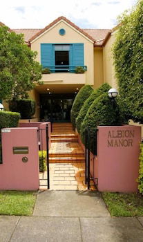 AAA Albion Manor Apartments And Motel - Holiday Byron Bay 2