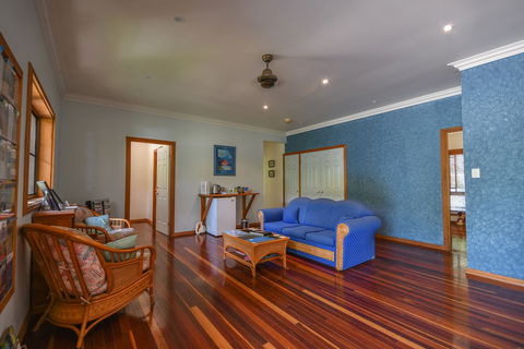 Hibiscus Lodge Bed & Breakfast - Holiday Byron Bay 1
