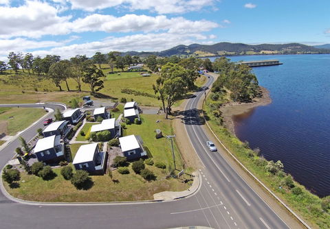 Port Huon Cottages - Holiday Byron Bay 0