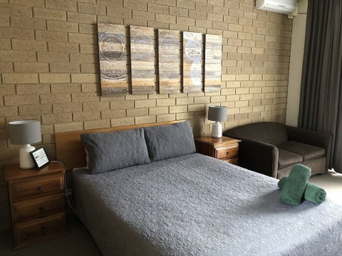 Moe Motor Inn - Holiday Byron Bay 5