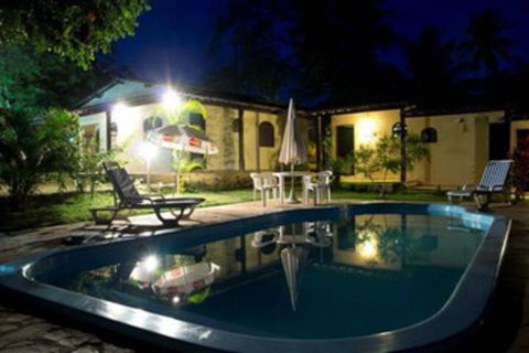 Emaroo Hotel Port Hughes - Holiday Byron Bay 2
