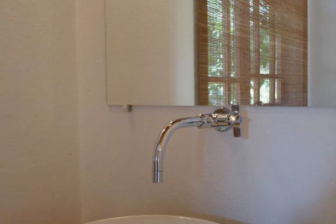 Emaroo Hotel Port Hughes - Holiday Byron Bay 4