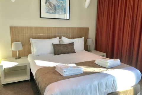 Adelaide DressCircle Apartments North Terrace - Holiday Byron Bay 7