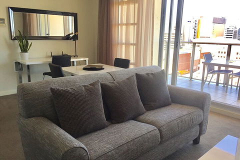 Adelaide DressCircle Apartments North Terrace - Holiday Byron Bay 5