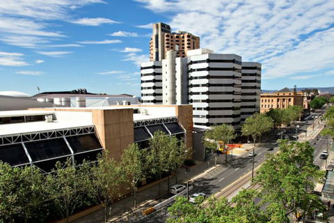 Adelaide DressCircle Apartments North Terrace - Holiday Byron Bay 6