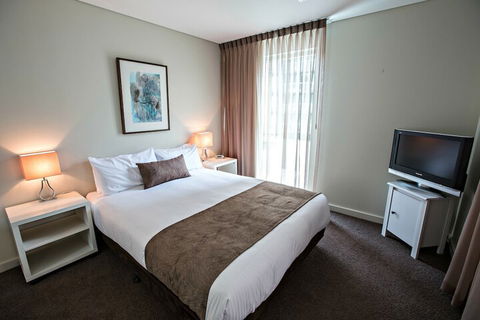 Adelaide DressCircle Apartments North Terrace - Holiday Byron Bay 4