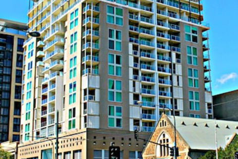 Adelaide DressCircle Apartments North Terrace - Holiday Byron Bay 0