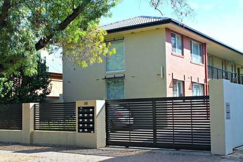 Adelaide DressCircle Apartments Childers Street - Holiday Byron Bay 1