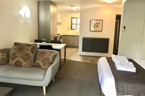 Adelaide Dresscircle Apartments Archer Street - Holiday Byron Bay 6