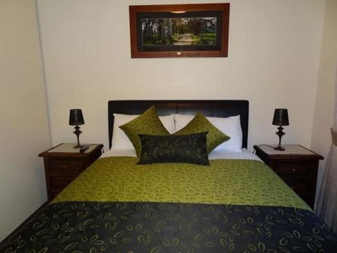 Hahndorf Oak Tree Cottages - Holiday Byron Bay 1