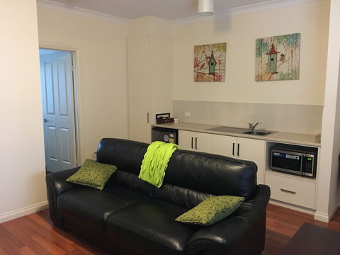 Hahndorf Oak Tree Cottages - Holiday Byron Bay 4