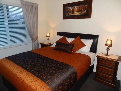 Hahndorf Oak Tree Cottages - Holiday Byron Bay 2
