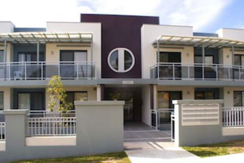Astina Serviced Apartments - Central - Holiday Byron Bay 0