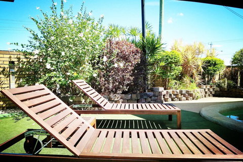 Mackay Motor Inn - Holiday Byron Bay 2