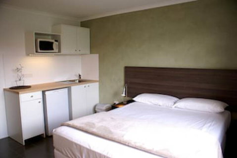 Mackay Motor Inn - Holiday Byron Bay 0
