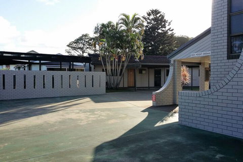 Mackay Motor Inn - Holiday Byron Bay 1