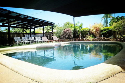Mackay Motor Inn - Holiday Byron Bay 4
