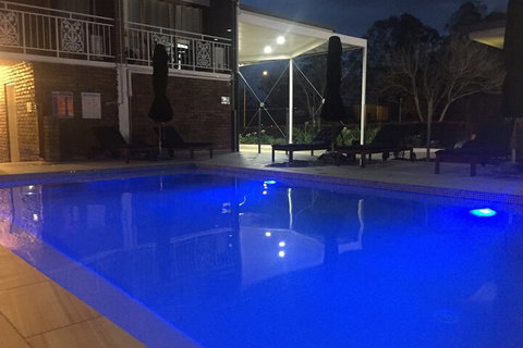 Logan City Motor Inn - Holiday Byron Bay 2