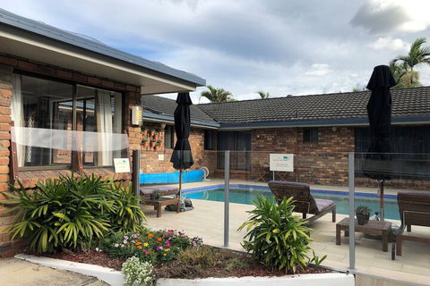 Logan City Motor Inn - Holiday Byron Bay 1