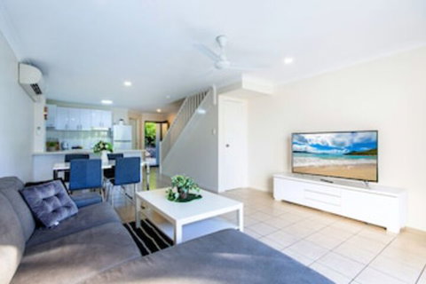 Sunset Waters 6 - Holiday Byron Bay 0