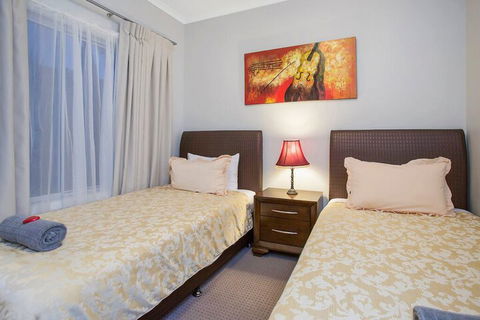 Hahndorf House B&B - Holiday Byron Bay 6