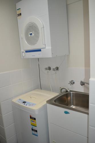 Accommodation Portland Victoria - Holiday Byron Bay 1
