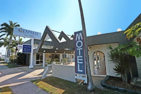 Q Express - Holiday Byron Bay 0