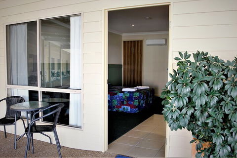 Pittsworth Motor Inn - Holiday Byron Bay 2
