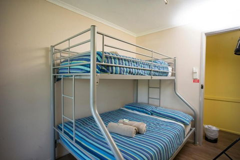 Airlie Beach YHA - Hostel - Holiday Byron Bay 3