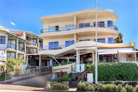 Coolum Baywatch Resort - Holiday Byron Bay 1