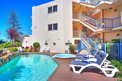Coolum Baywatch Resort - Holiday Byron Bay 2