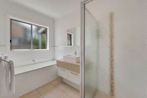 Kennedy Holiday Villas - Holiday Byron Bay 6