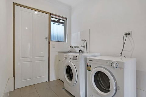 Adelaide Holiday Homes - Holiday Byron Bay 2