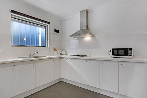 Adelaide Holiday Homes - Holiday Byron Bay 5