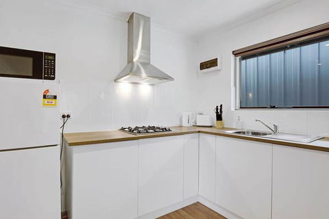 Adelaide Holiday Homes - Holiday Byron Bay 4