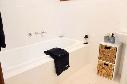 Nagoondie Studio - Holiday Byron Bay 4