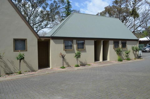 Hahndorf Motel - Holiday Byron Bay 0