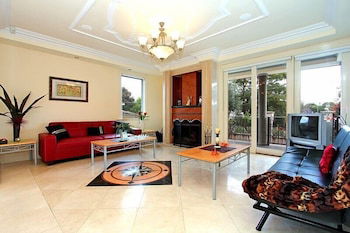 ABC Accommodation - Rosebud - Holiday Byron Bay 0