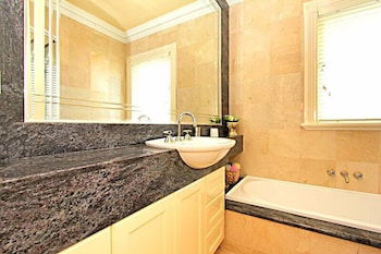 ABC Accommodation - Rosebud - Holiday Byron Bay 3