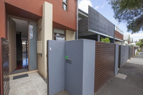 BOUTIQUE STAYS - Somerset Terrace - Holiday Byron Bay 1