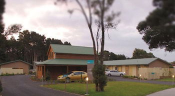 Motel Strahan - Holiday Byron Bay 1