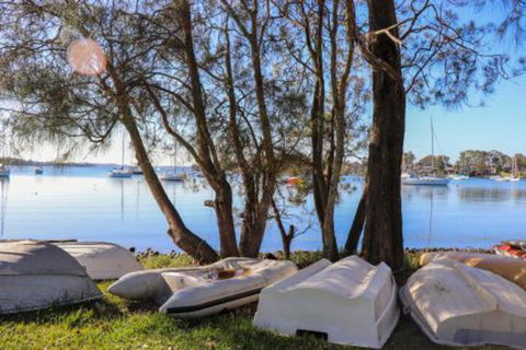 Lakefront Simplicity - Holiday Byron Bay 1