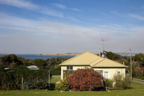 Lady Barron Holiday Home - Holiday Byron Bay 0