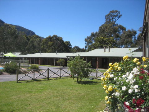 Halls Gap Log Cabins - Holiday Byron Bay 3